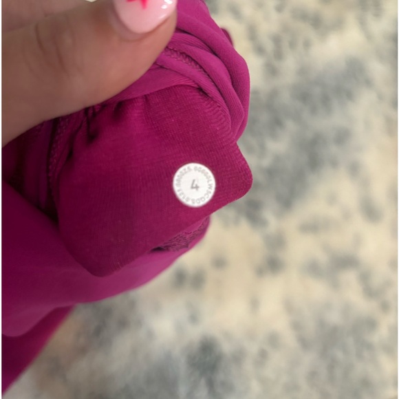 Size 4 lululemon leggings - Picture 4 of 4